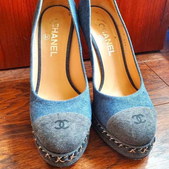 Chanel Denim & Chainlink Pumps $420 - worn once Sz 7.5 - Picture 2 of 8